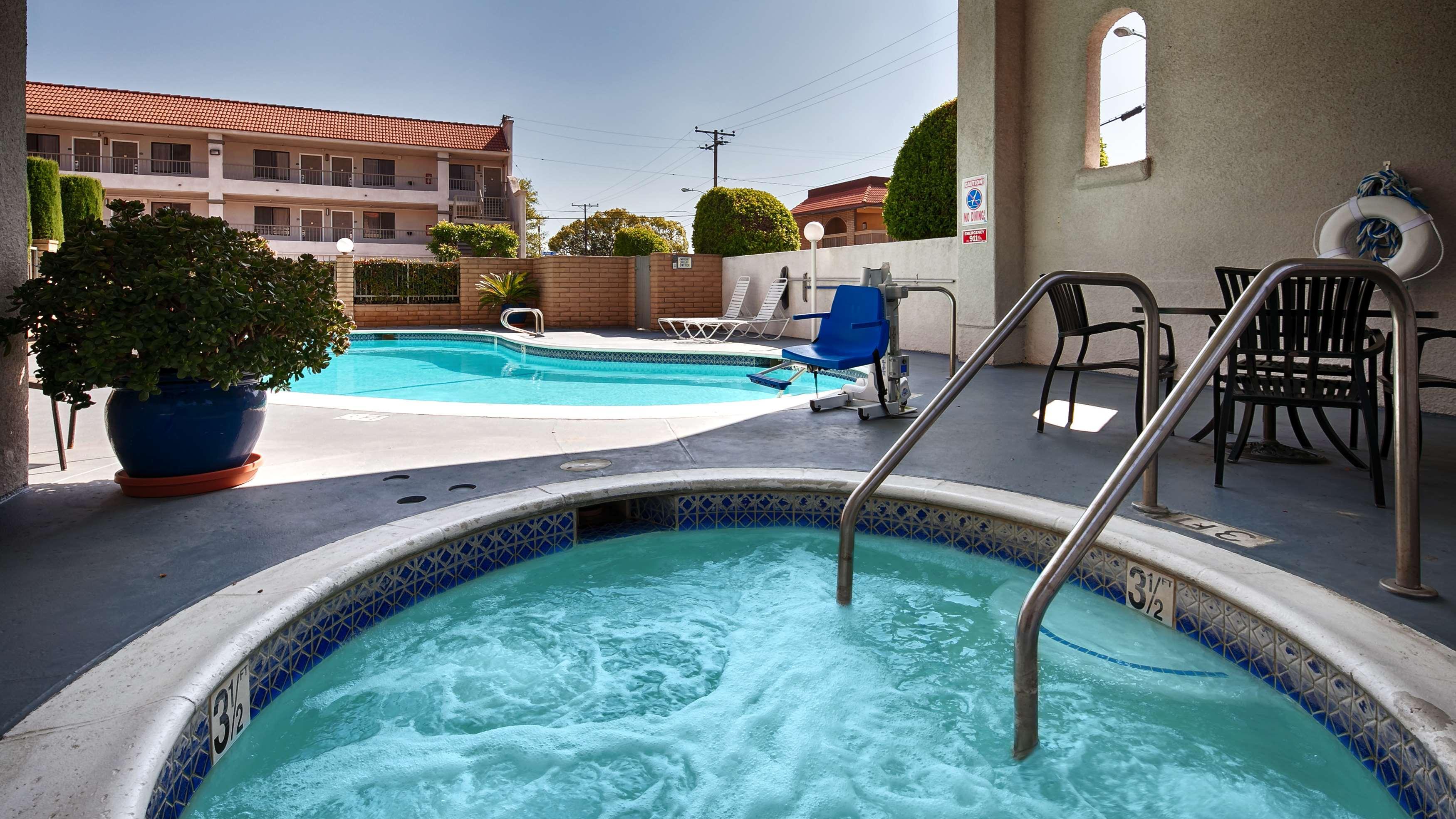 Best Western Pasadena Royale Inn & Suites Екстериор снимка